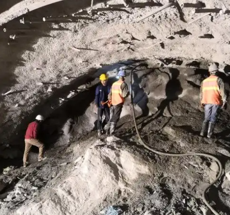 云霄拱顶带模注浆料的施工流程及注意事项